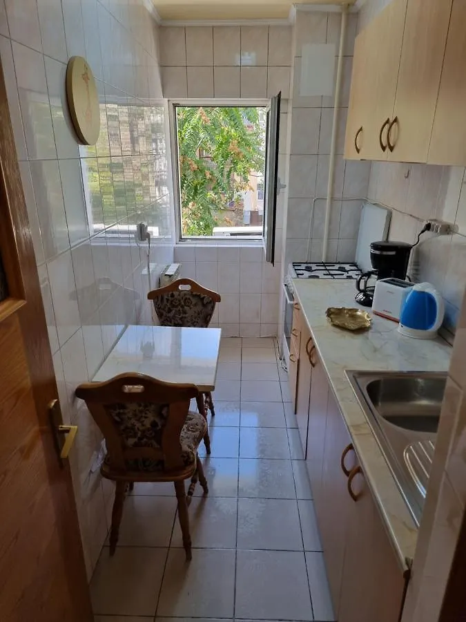 Charming And Intimate Getaway In Bucharest - Near Unirii Square Apartment